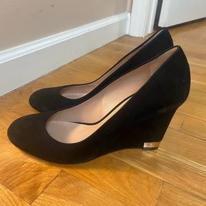 Tory Burch Astoria Black Lancaster Suede Wedge Pumps PRACTICALLY NEW